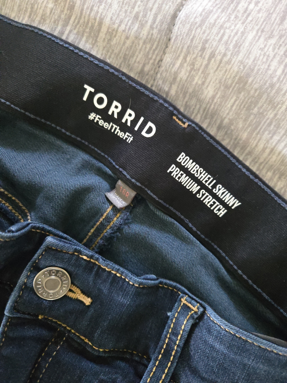 Torrid Plus Size Bombshell Skinny Premium Stretch Dark Blue Jeans Size 16 Reg - Picture 10 of 10